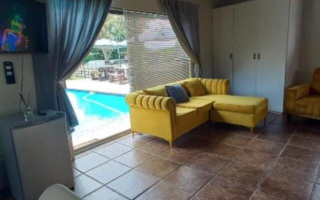 28 at Van Den Bos International Guesthouse