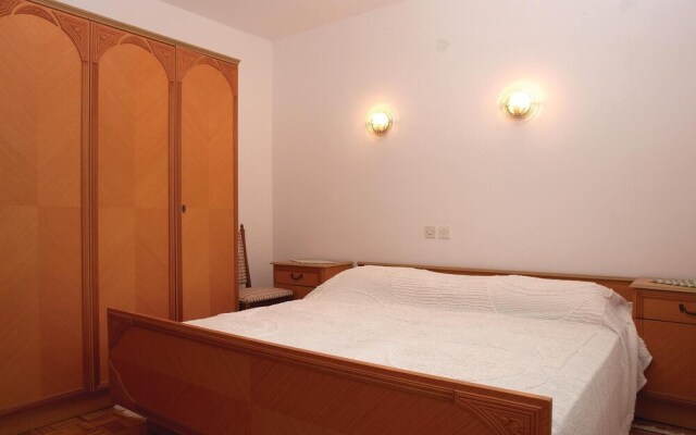 Amazing Apartment in Stinjan With 3 Bedrooms