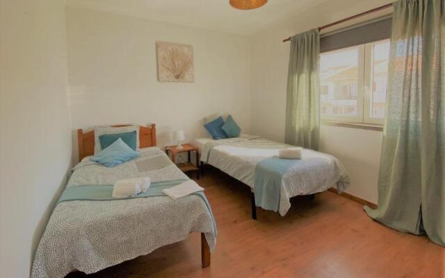 Superb Villa in Baleal w/ Patio, parking & 5 BRs