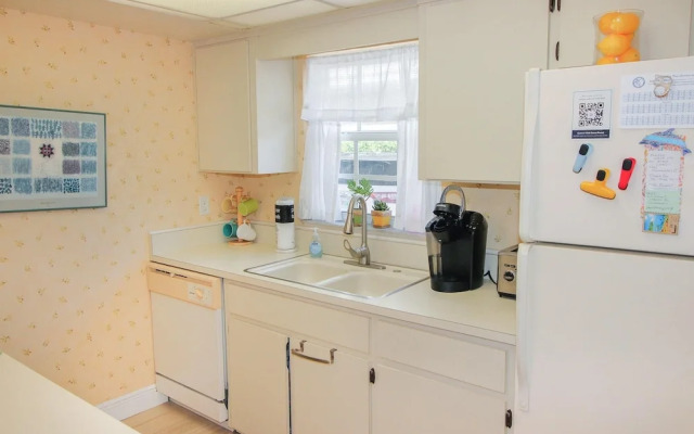 Colony Beach Club 105