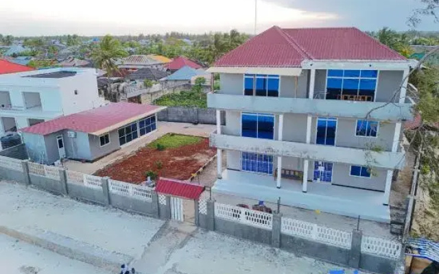 Uroa Beachfront 2BR • Balcony • Free Wi-Fi