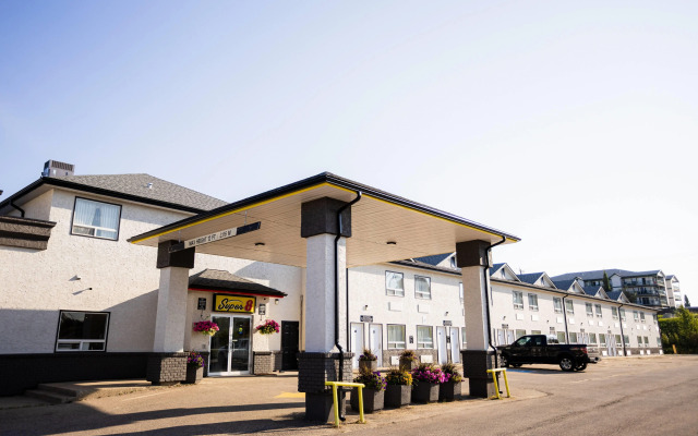 Super 8 by Wyndham Drayton Valley