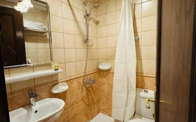 Majd Al Mohagerin Hotel