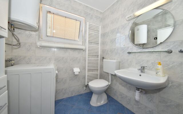 Traditional Apartment in Zadar With Garden