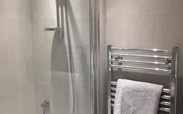 Studio Apartment In Putney