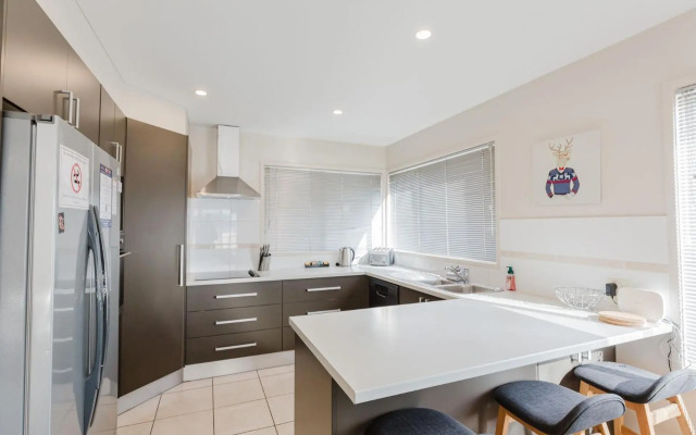 Grevillea 1/12 Poly Cow Lane