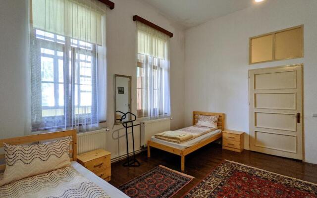 Gästehaus Honigberg next to the Fortified Church of Harman