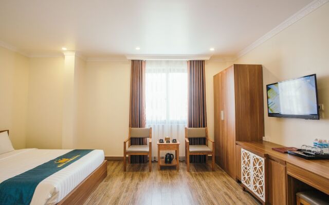 White Crown Hotel
