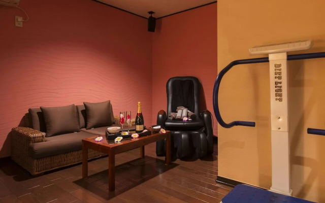 alo alo - Adults Only