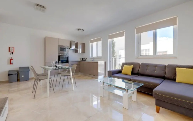 Modern 2BR Apartment in Central St Julian s
