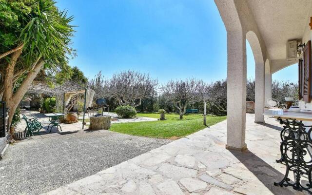 Light-filled home with Garden near Beach