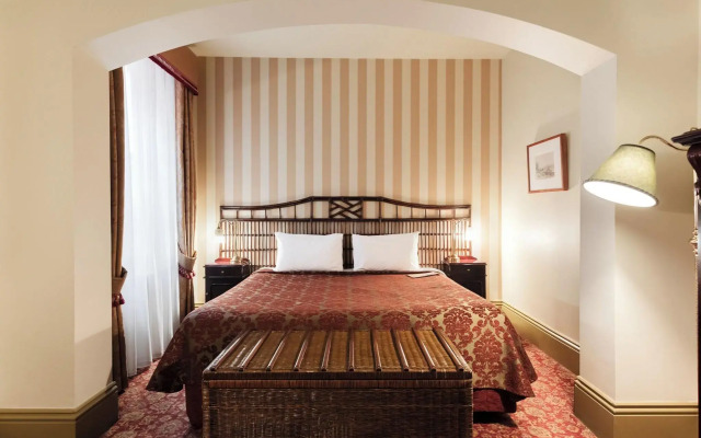 Hadley's Orient Hotel
