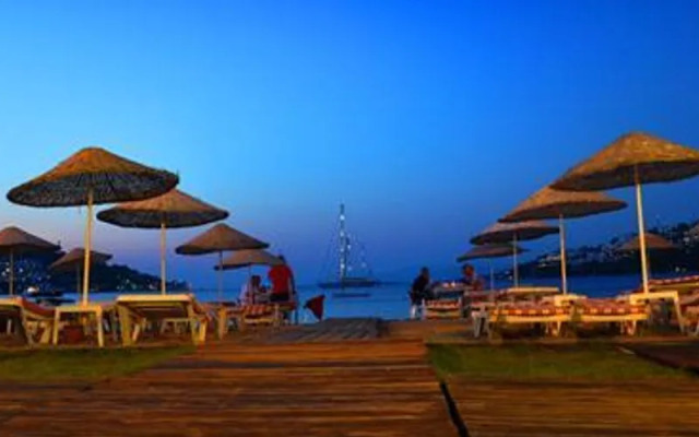 Liona Butikhan Beach