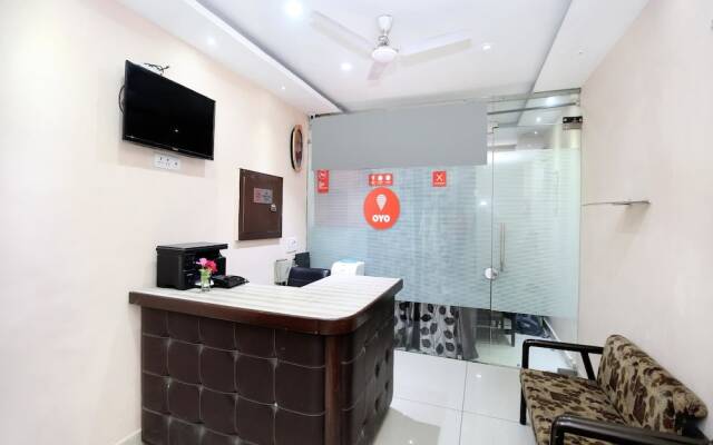 OYO 13037 Hotel Ambassador