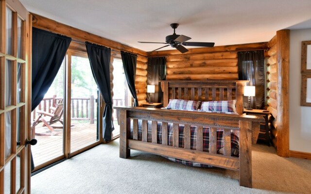 Lumberjack Lodge 5 Bedroom Home by RedAwning