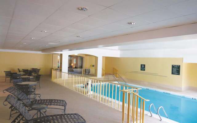 La Quinta Inn & Suites by Wyndham Stamford / New York City