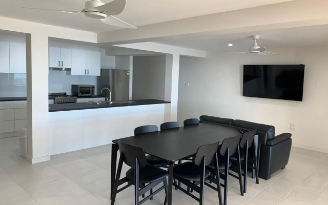 Beachside & Jetty View Apartment 1 - Admirals Apartment