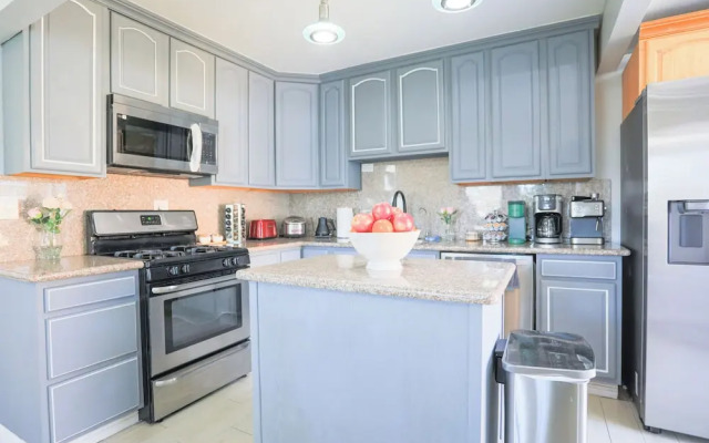 Sunnyvale 3B2b Super Big House