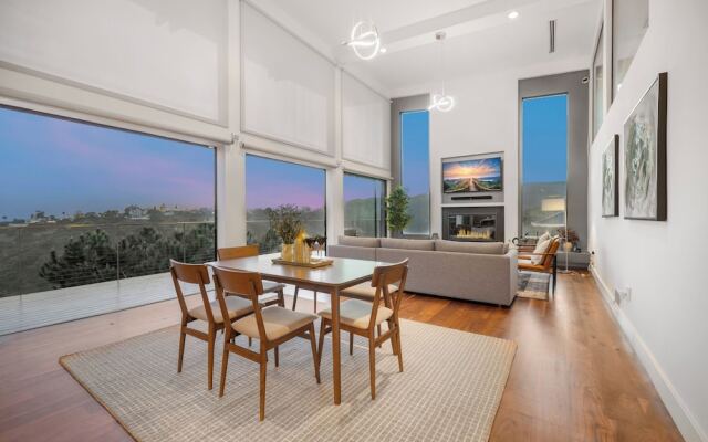 Summitridge - An Elegant Estate With Unobstructed City and Ocean Views