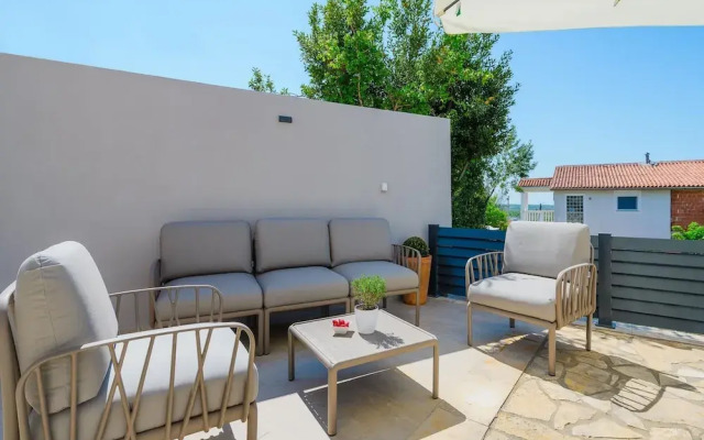 Pretty Villa With View