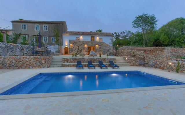Villa MAY