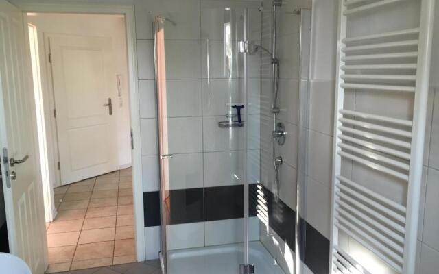 Alte Fischerkate und Möwennest