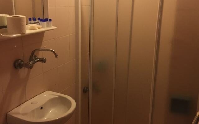 Istanbul Paris Hotel & Hostel