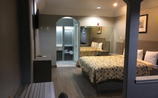 Island Suites Hobby Airport