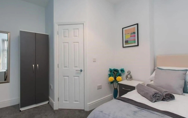 Townhouse @166 Ruskin Rd