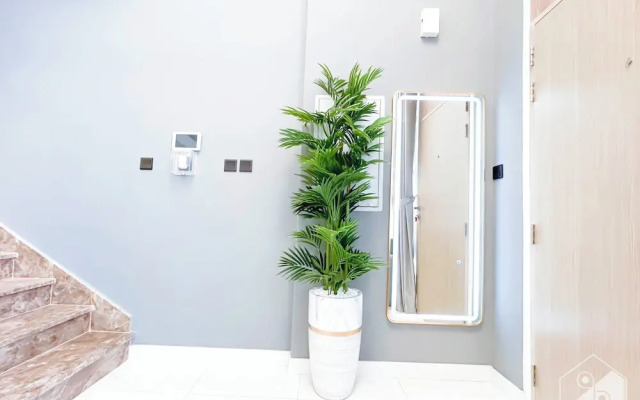 Luxury 1-br Villa in Rukan: Dubai Skyline Views!