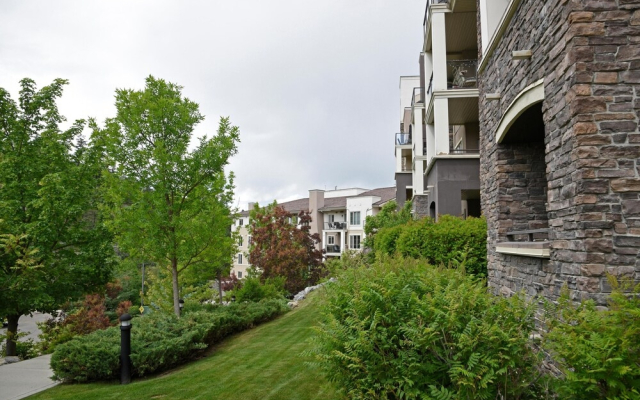 1302 Country Club Drive - 3 Bedroom