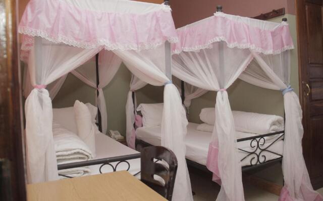 Arusha Giraffe Lodge