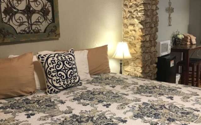 The Leakey Inn by CMD