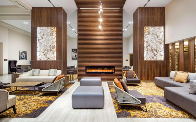 DoubleTree by Hilton Toronto Airport