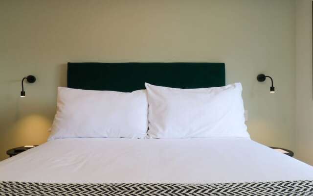w Spectacular 2BR in the Heart of Miraflores