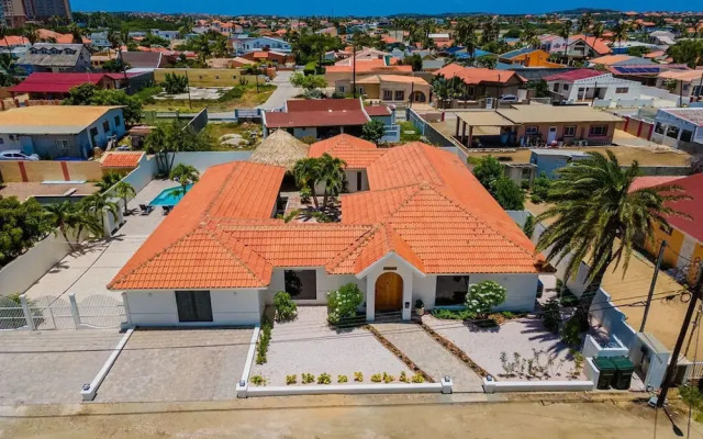 Colonial Modern Villa Sleep 14-pool Palapa Court
