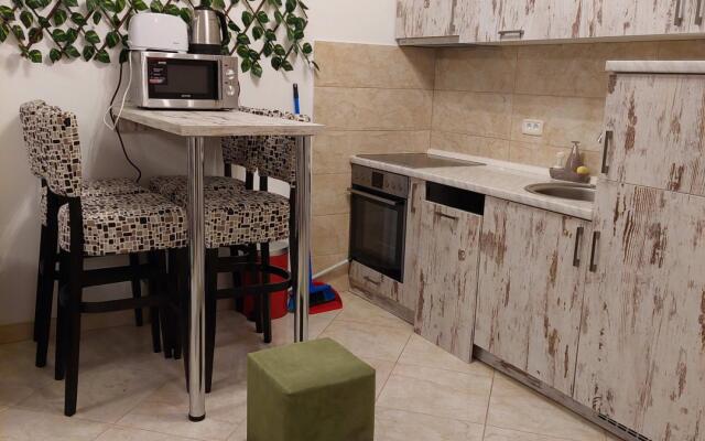 Lovely Flat with Balcony and Sea View in Becici