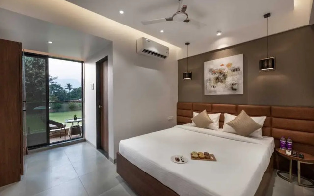 Paramount Riverfront Resort & Spa