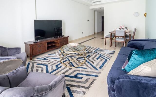 Regal & Modern 2BR With Study in Downtown Dubai - Sleeps 5!