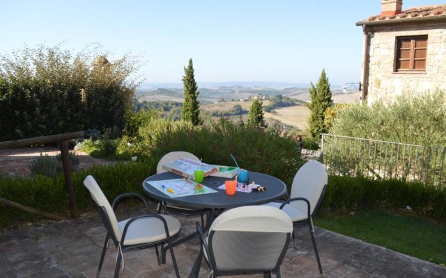 Luxurious Holiday Home With Private Patio, Tuscany, With Panoramic Swimming poo