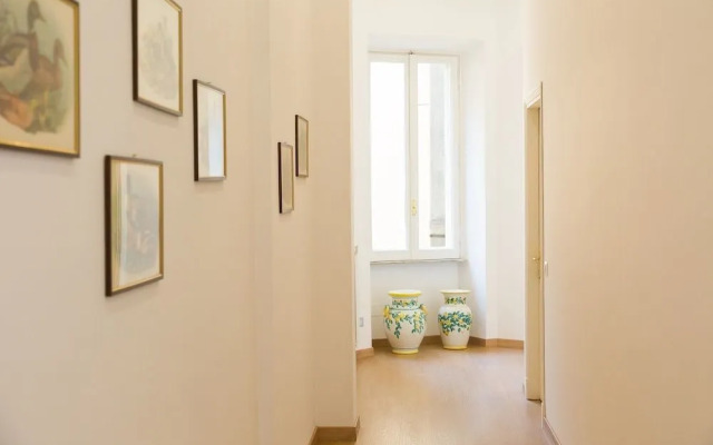 Prestigious Apartments Via Barberini