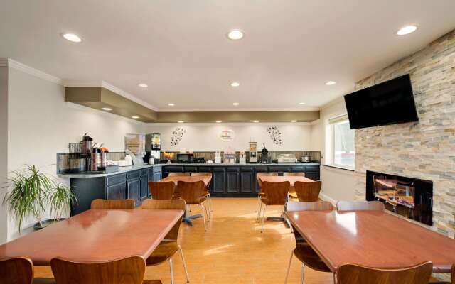 Super 8 by Wyndham Lexington/Hamburg Area