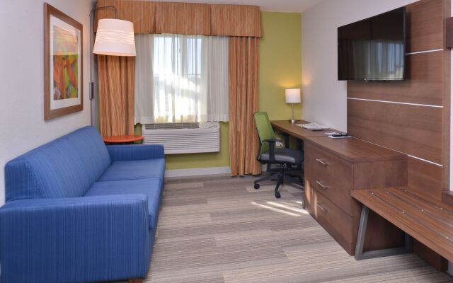 Holiday Inn Express and Suites Stevens Point, an IHG Hotel