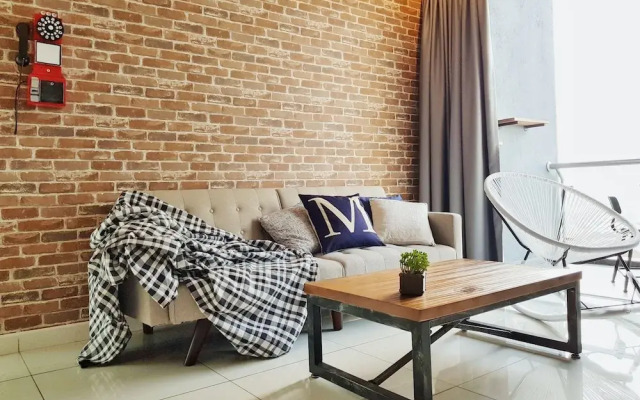 Teiw Family Homestay at Skypod Residence Puchong