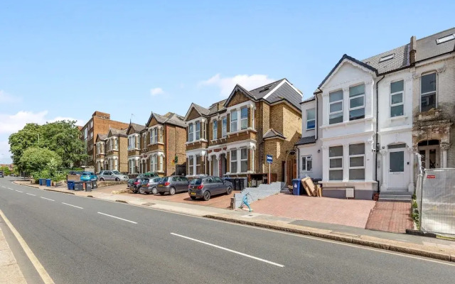 Sercasa - The Hyde - Hendon Station
