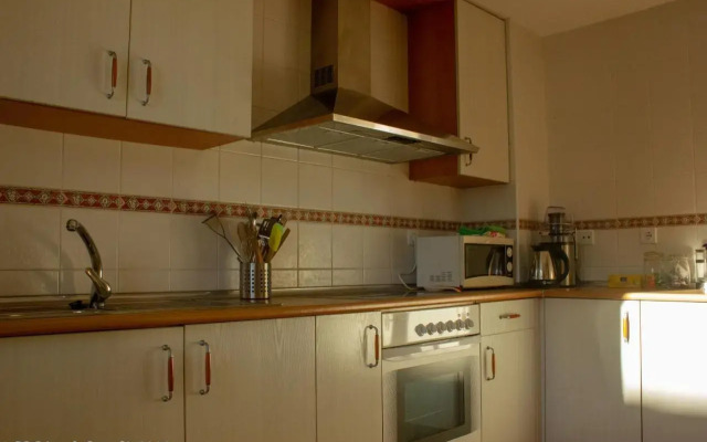 (WAR002) Town House with Garden and Pool Access