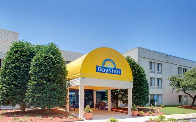 Days Inn by Wyndham Newport News City Center Oyster Point