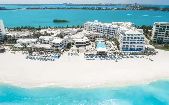 Wyndham Alltra Cancun All Inclusive Resort