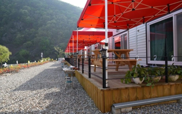 Boeun Crayons Pension