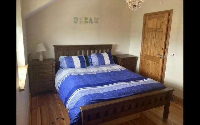 3-bed House Sleeps 6 With Patio